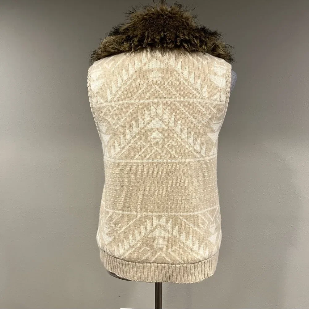 Women's Cream Sweater Vest with Faux Fur Collar‎ size medium - Picture 8 of 14
